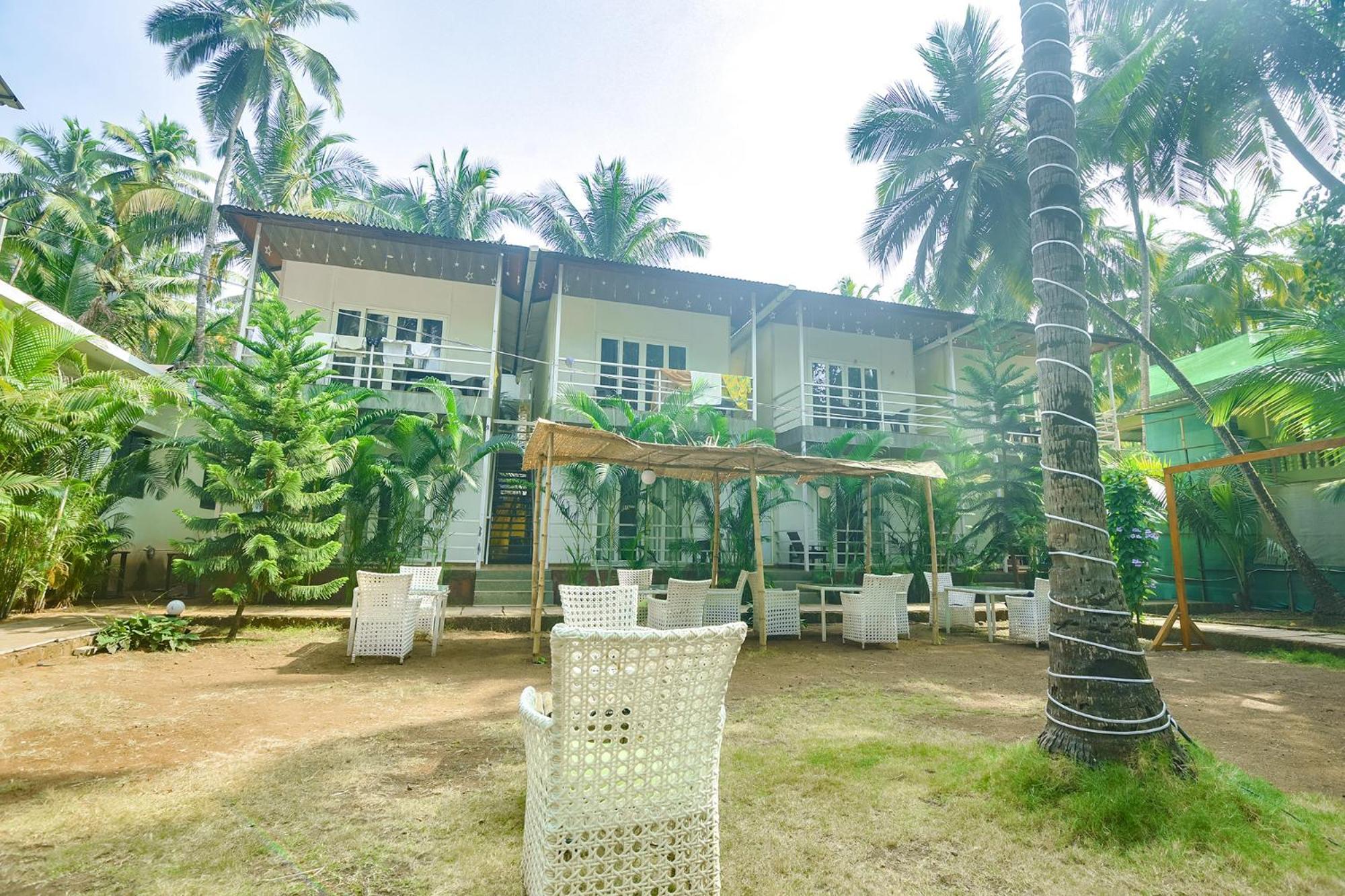 Fabhotel La Volga - Nr Morjim Beach Exterior foto