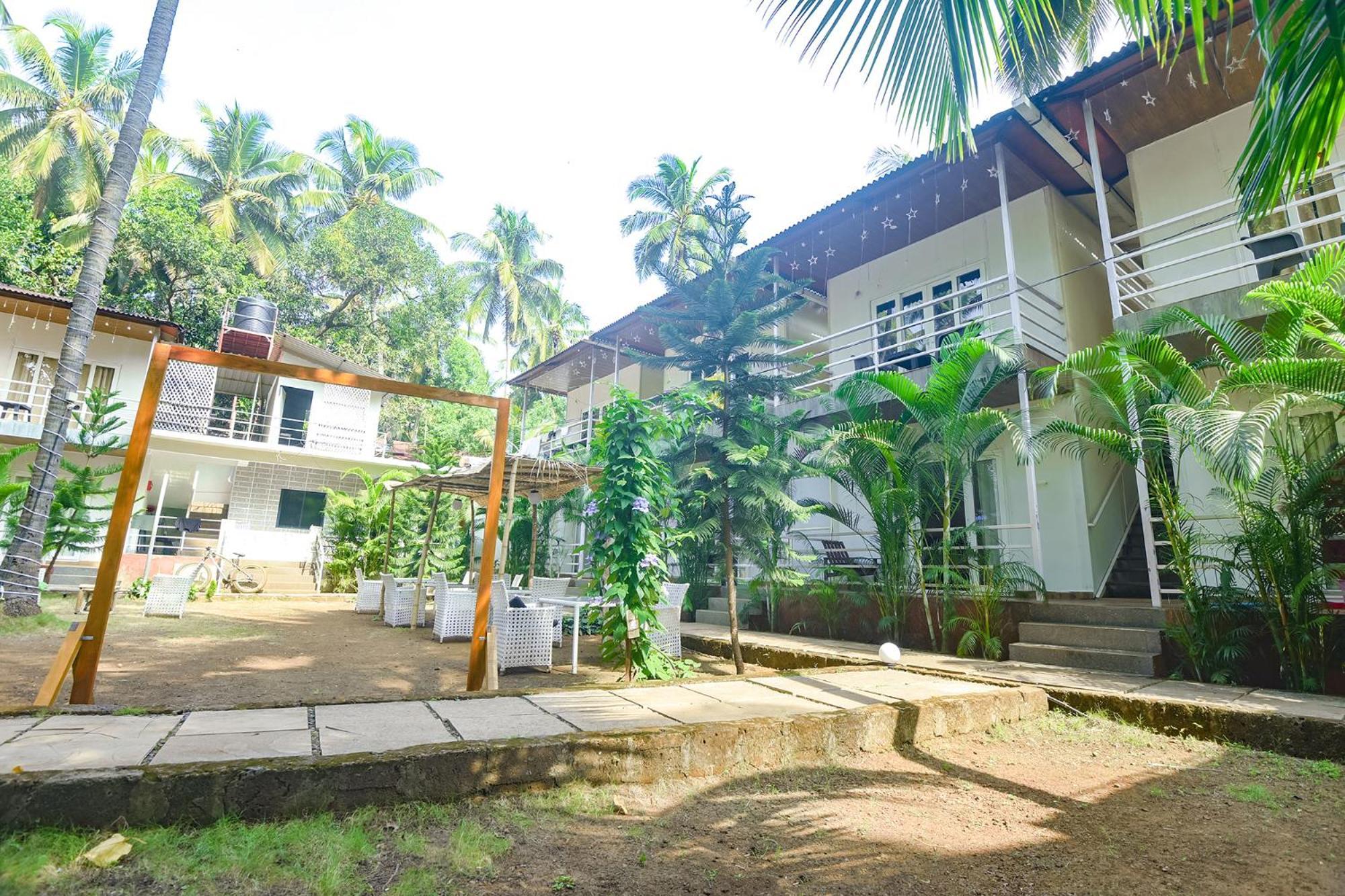 Fabhotel La Volga - Nr Morjim Beach Exterior foto
